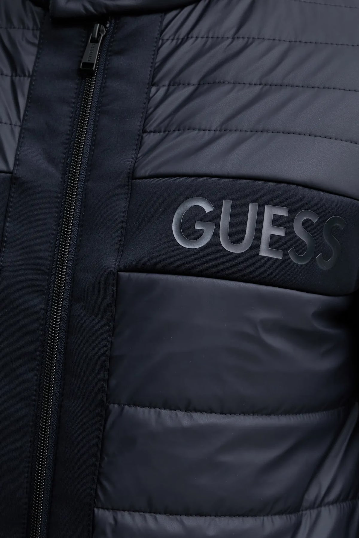 GUESS GEACĂ URBAN BLACK