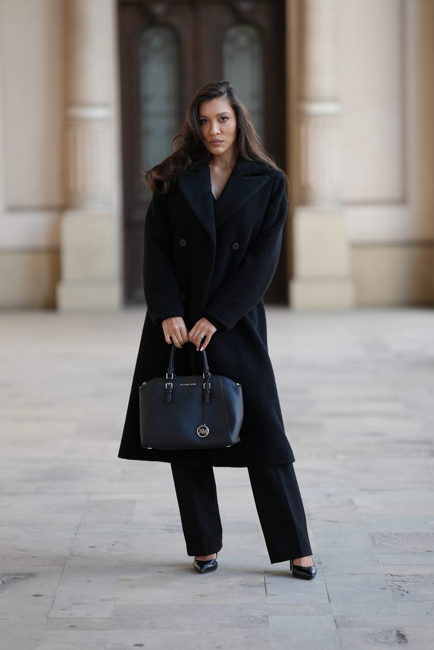 YASDORIA PALTON NEGRU ELEGANT CU REVERE