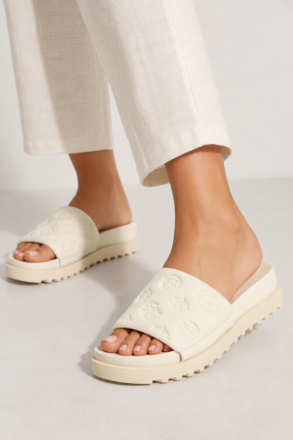 GUESS PAPUCI IVORY